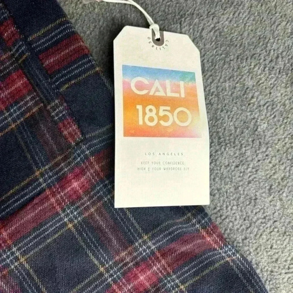 NWT Cali 1850 Plaid Button Detail Skorts - Navy & Red size Small - Picture 5 of 10